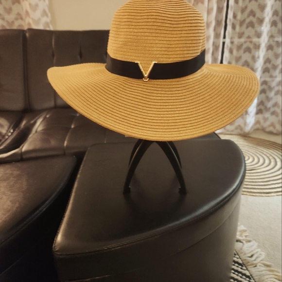 Floppy, straw style, hat with black fashionable trim. - Picture 1 of 5